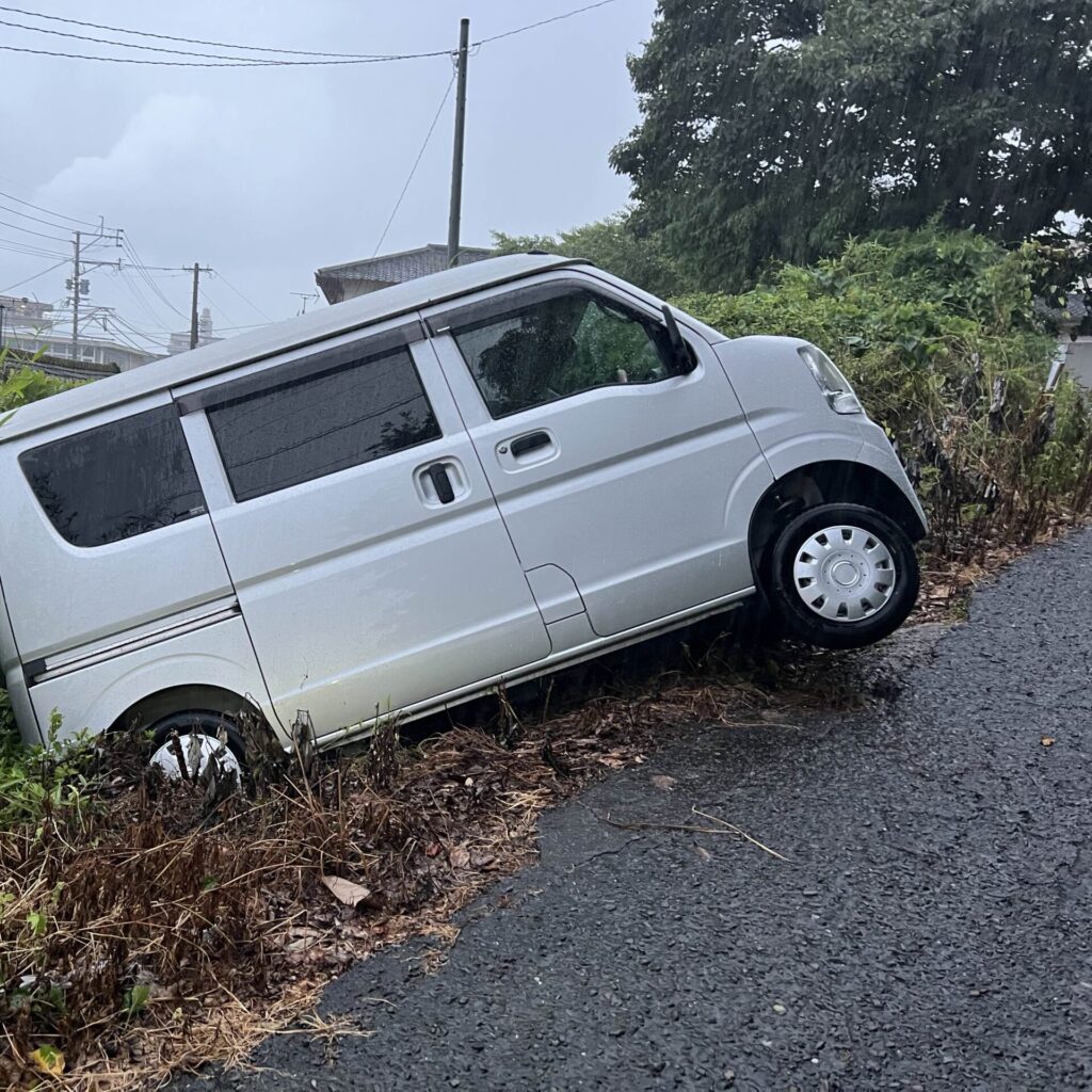 施工例｜滑落した車両のトラブル画像