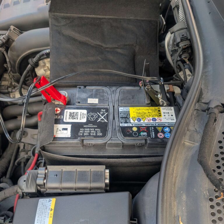 施工例｜バッテリーあがりトラブルのバッテリーの画像