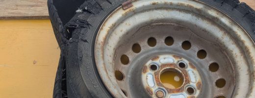 施工例｜バーストしたタイヤの画像