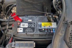 施工例｜バッテリーあがりトラブルのバッテリーの画像